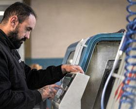 Dotés d’un parc machines composé d’une flotte de machines anciennes aux plus moderne, nous sommes à même de répondre à une grande diversité de projets et demandes en vous proposant une offre de décolletage sur-mesure.